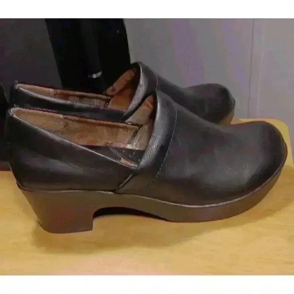 B.O.C. BLACK FAUX LEATHER COMFORT CLOG SLIP ON SHOE, SIZE 7.5M, JAYLIN STYLE - Picture 2 of 7